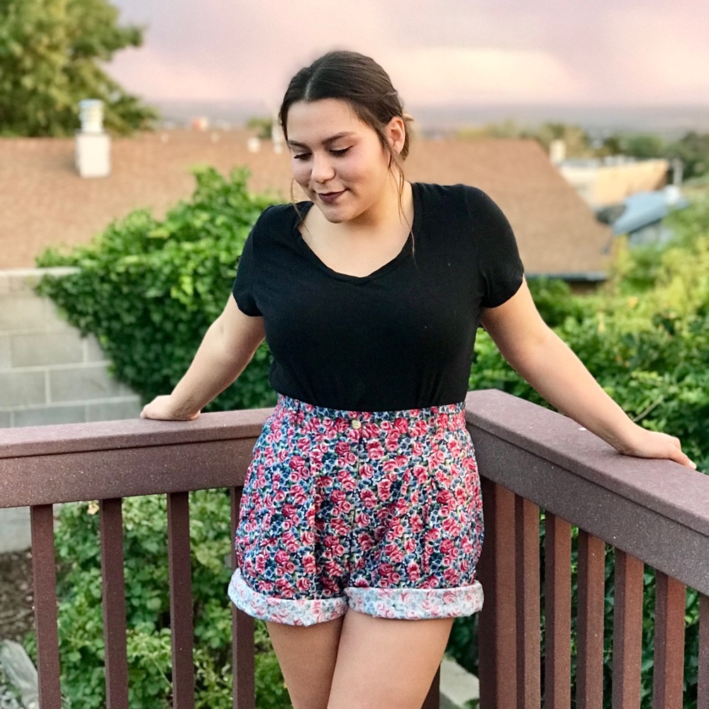 💐 Vintage Hi-Waist Floral Short 💐